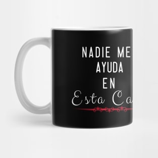 Nadie Me Ayuda En Esta Casa Mug